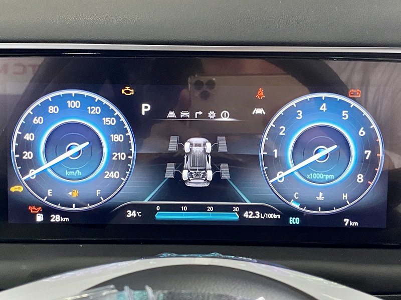 màn hình thông tin Hyundai Tucson 2023 1.6 Turbo